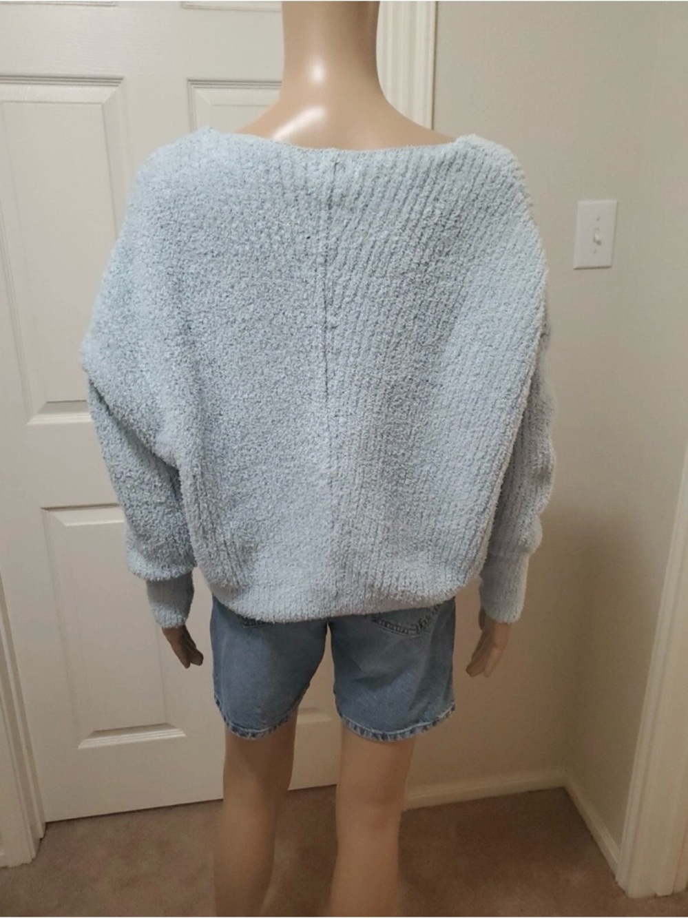 NWT! Sincerely Jules M Blanket Soft Vneck Sweater - Picture 5 of 9